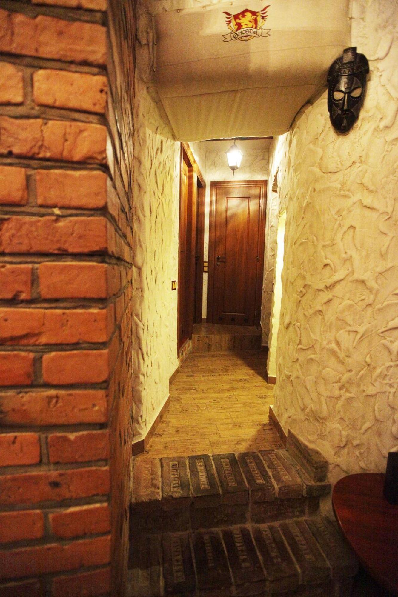 Ghostel - Medieval Hostel Lviv Exteriör bild